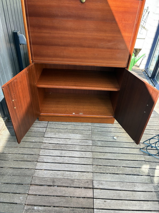 Image 1 of Vintage mid century formule meubel secretaire met bijpassende kast met glazen schuifdeurtjes