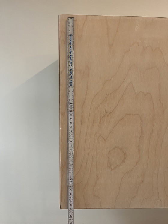 Image 1 of Entwurf eines schwebenden Wandschranks aus Birkensperrholz