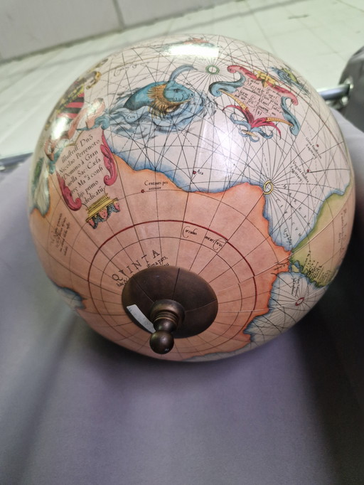 Magnifique globe suspendu