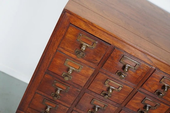 Image 1 of Antiguo armario de farmacia/archivador holandés de madera noble, década de 1920