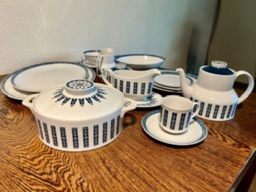 Servizio da tavola vintage in porcellana Royal Doulton "Moonstone".