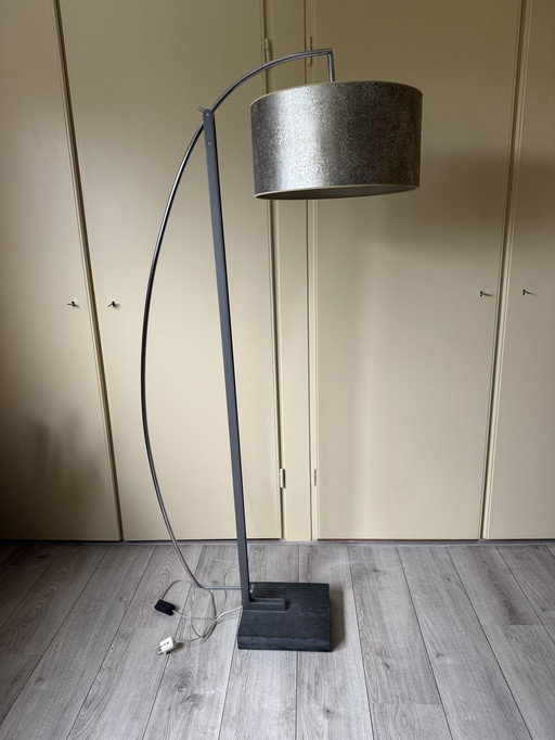 Hermosa lámpara de pie