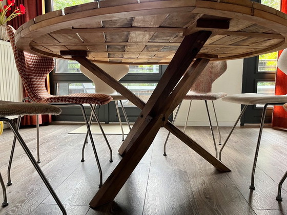 Large Round Wooden Dining table Ø140 Cm – Colorful Weathered Wooden Top – Cross Base (photo 4 of 5)