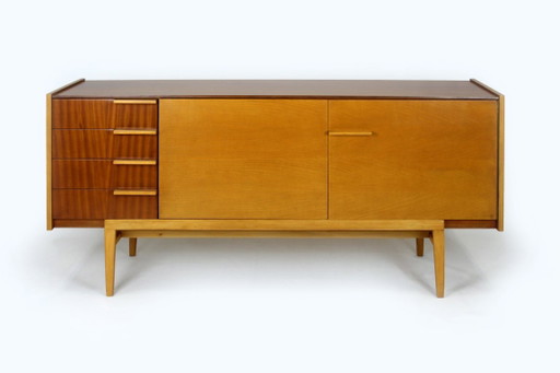 Gerestaureerd Mid-Century Modern Dressoir in Mahonie en Essen van UP Zavody, jaren 60