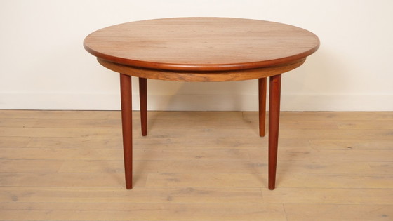 Image 1 of Table de salle à manger ronde vintage | extensible | teck | 130 - 240 cm