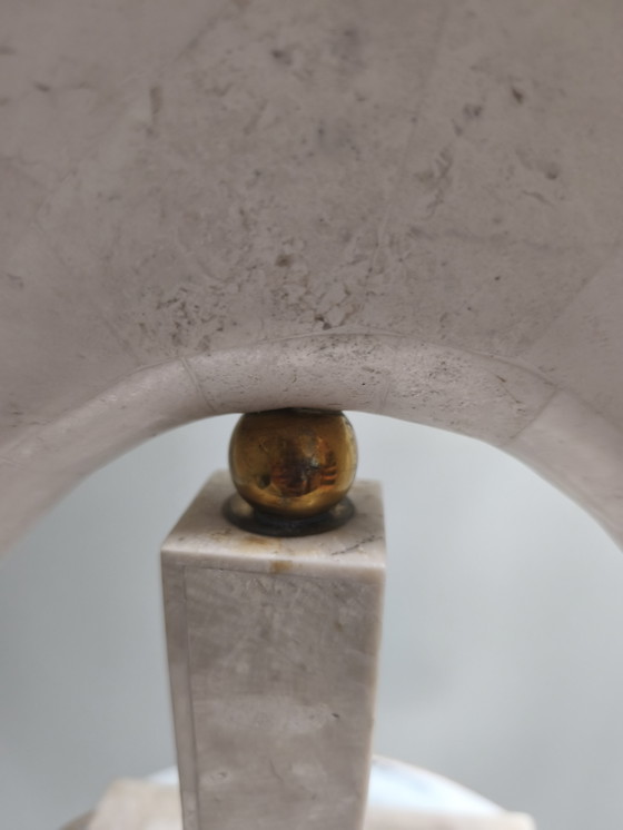 Image 1 of Autentico uccello acquatico in pietra tassellata Maitland-Smith su piedistallo - Stile Hollywood Regency