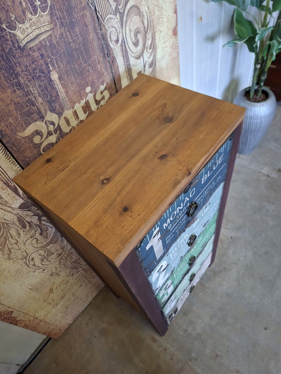 Image 1 of Cassettiera in legno colorato, armadio per farmacia, schedario di dimensioni ridotte, 47x32 cm e 102 cm di altezza.