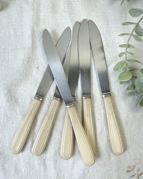 6 couteaux vintage en Bakélite ivoire France – Accessoires de table (photo 2 of 14)