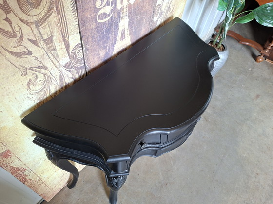 Image 1 of Table d'appoint noire, console murale de style baroque ou Queen Anne, dimensions : 78 x 39 cm et 79 cm de hauteur.