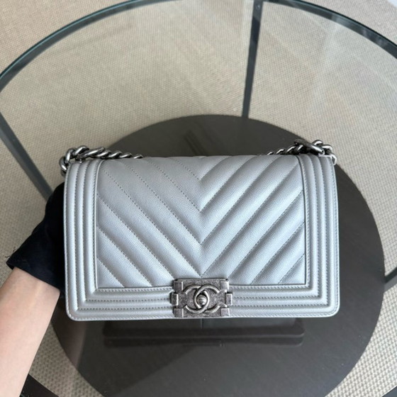 Image 1 of Borsa Chanel Boy Medium - Caviar 25CM Chevron Metallic Silver Ruthenium Silver Hardware Series 22
