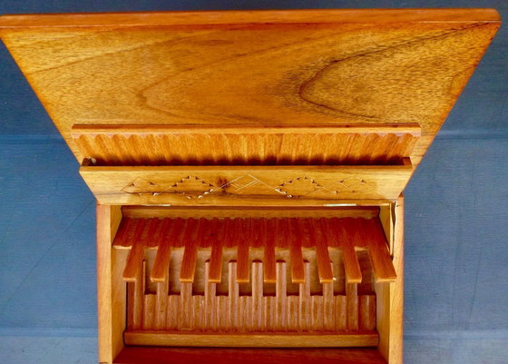 Image 1 of Porta tabacco in ceramica di Velasques e humidor in legno per sigarette.