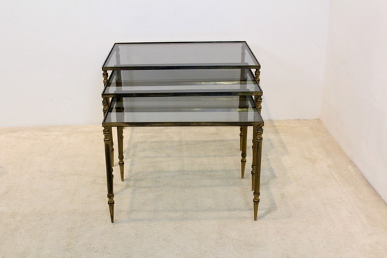 Ensemble de Tables Gigognes Maison Charles, Tables d'appoint, Verre, Laiton (photo 2 sur 11)
