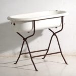 Antique bathtub in enamelled iron – Central Europe, circa 1950 #9 – Decorative Objects, Industrieel (photo 6 of 40)