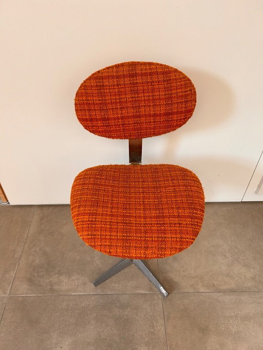 8 Esszimmerstühle im Vintage-Stil