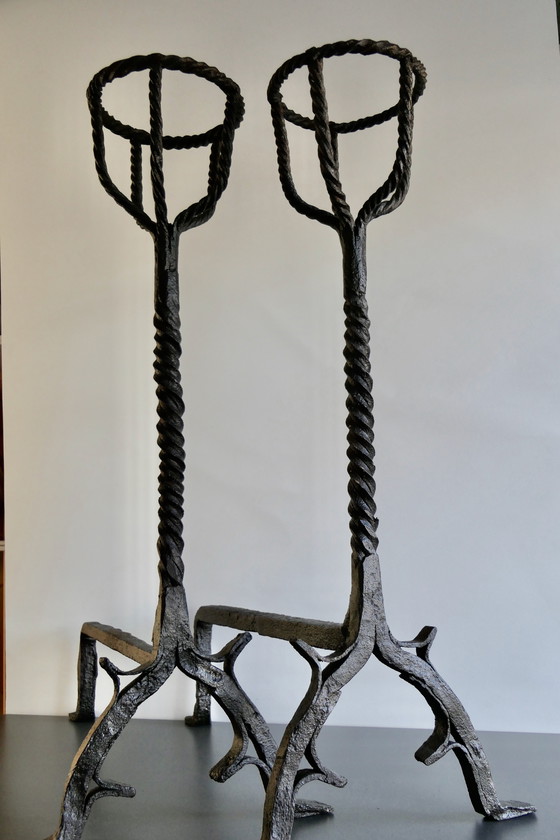 Image 1 of Paire de grands fers à repasser ou boules à feu en fer forgé (Andier)