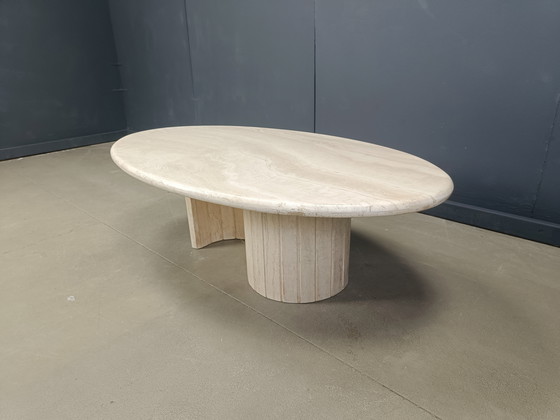 Image 1 of Table basse ovale en travertin, 1970