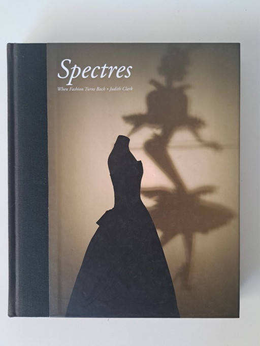 Spectres: When Fashion Turns Back