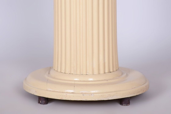 Mesa redonda modernista restaurada, de Hans Reinstein, de haya, Austria, década de 1910. – Wood (photo 5 of 7)