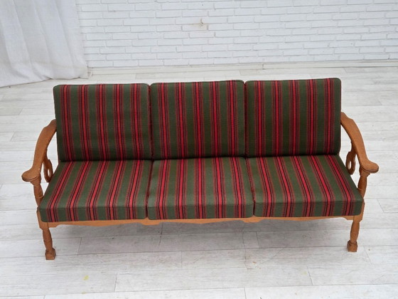 Image 1 of Dänisches 3-Sitzer-Sofa aus den 1970er Jahren, grüne Möbelwolle, Eichenholz.