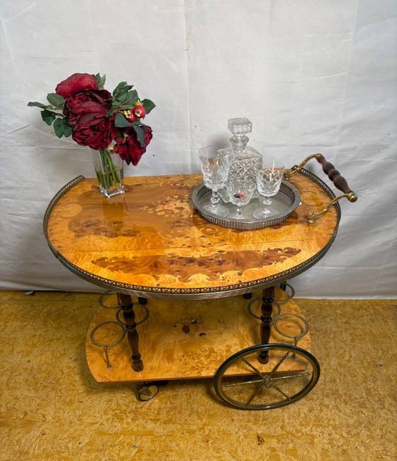 Vintage Italiaanse Sorrento Inleg Walnoot Serveerwagen | Circa jaren 70 | Koperen Details. – Wood (photo 3 of 13)