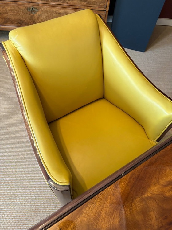 Image 1 of Magnifique ensemble de salon Art Déco composé de 4 fauteuils en cuir et d'une table de jeu en acajou, 1920-1930
