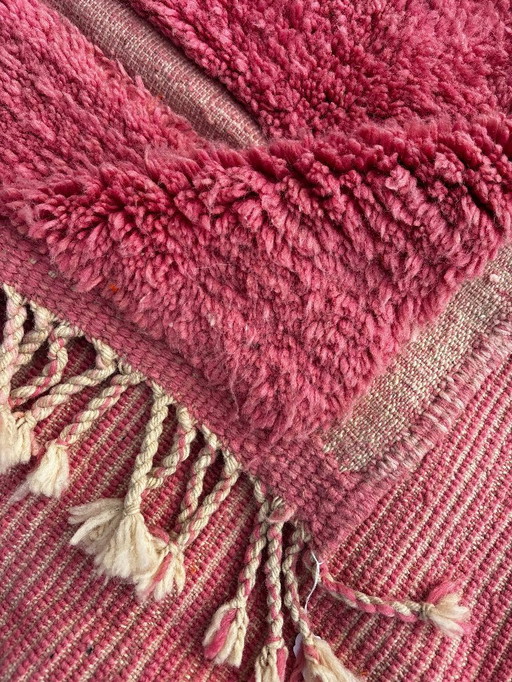 Tapis marocain Mrirt rose en laine 160x190 cm - Tapis bohème tissé à la main avec motif géométrique