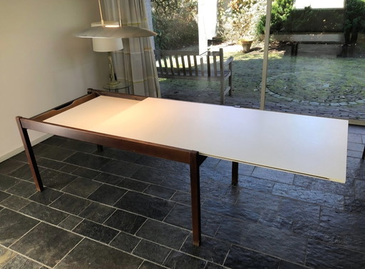 Pastoe extendable dining table