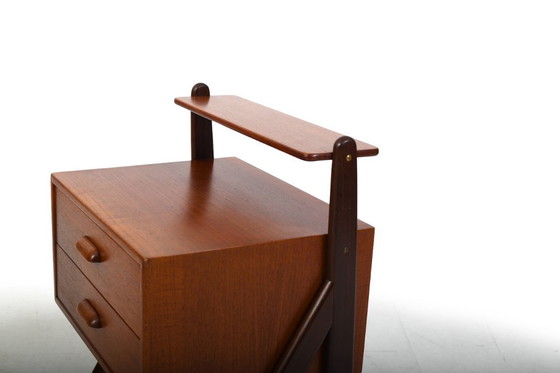 Image 1 of Par de mesitas de noche de teca de Sigfred Omann para Ølholm, años 60