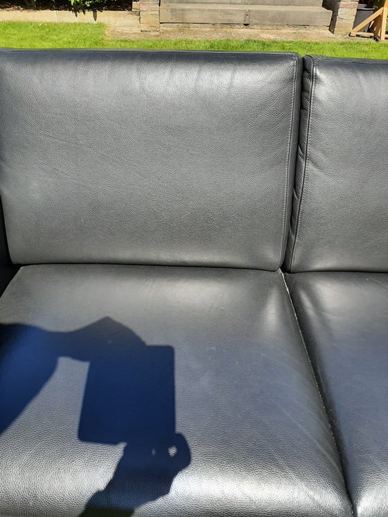 Image 1 of Sofá de dos plazas de cuero negro ("Gepade")