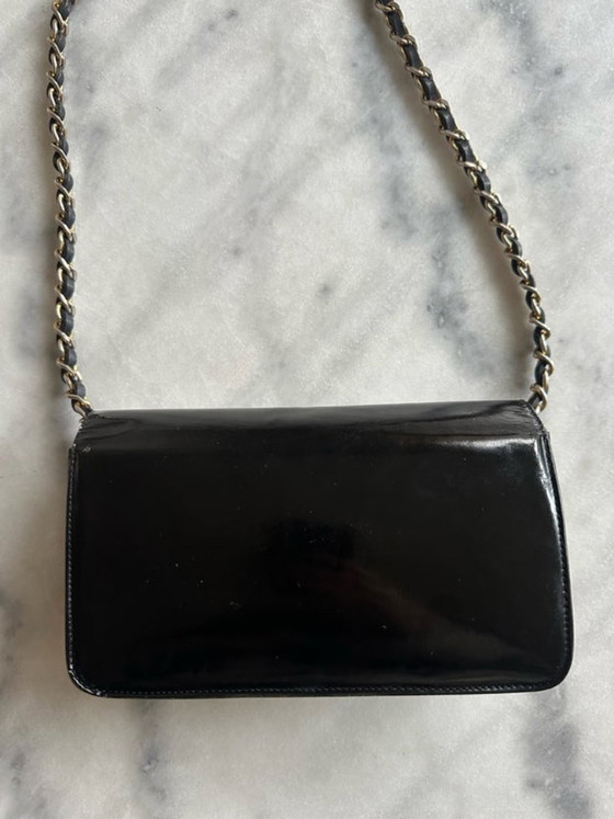 Image 1 of Portefeuille Chanel noir à chaîne