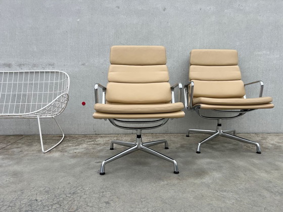 Image 1 of 2 sillones de cuero Vitra Eames EA216