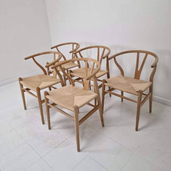 Image 1 of Hans J. Wegner CH24 Wishbone Chairs van Carl Hansen & Søn, Denemarken, set van 5
