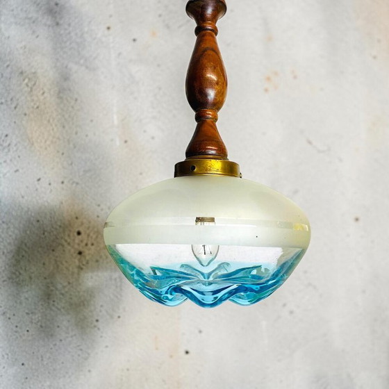 Mid-Century-Modern-Pendelleuchte aus Teakholz und blauem Kunstglas, 1960er Jahre – Pendelleuchten, Wood (photo 6 of 9)