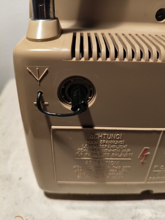 Image 1 of Televisore Tele Star 4004 in plastica dal design vintage, stile spaziale