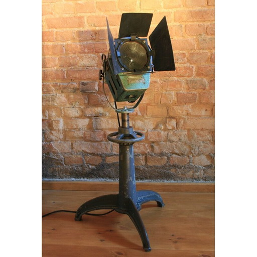 Proyector de cine y teatro antiguo modelo 150