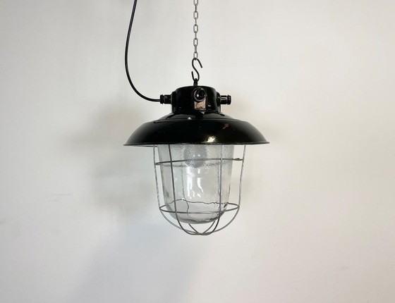 Image 1 of Lampada a sospensione vintage industriale in smalto nero, anni '60
