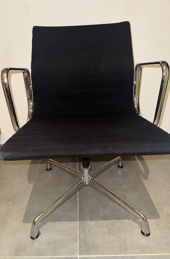 Eames aluminum chair Herman Miller Vitra EA107 – Office chairs, Textile, Aluminium (photo 3 of 7)