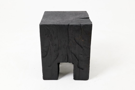 Image 1 of Table d'appoint/tabouret rustique sculptural, en chêne noir brûlé, sculpté, pièce unique, Logniture