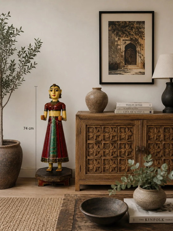 Ancienne Statue Indienne en Bois de Mariée Rajasthani – Peinte à la Main – 74 cm – Sculptures, Wood (photo 10 of 10)