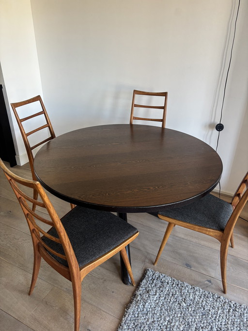 Original Gerard Geytenbeek round dining table - design