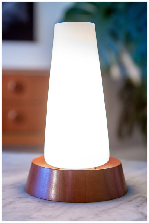 Scandinavische lamp van teakhout en opaline 1960