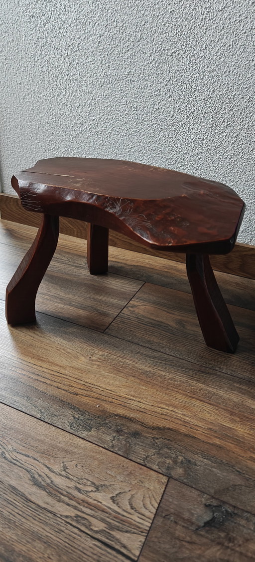 Magnifique tabouret tripode brun foncé