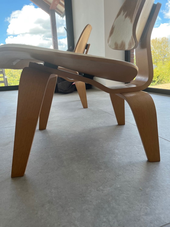 Image 1 of 2x Vitra LCW Calf’s Skin lounge chair