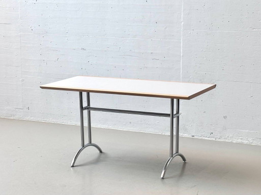 Elegant bureau in Bauhaus-stijl