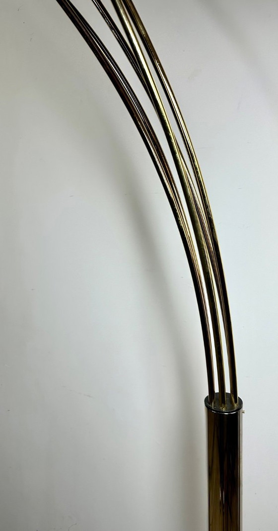 Image 1 of Lampadaire Arc italien 6 lumières en laiton doré 1970'S