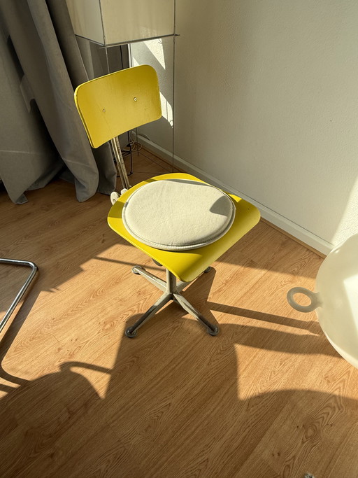 Friso Kramer per Ahrend de Circel 'sedia dell'architetto'