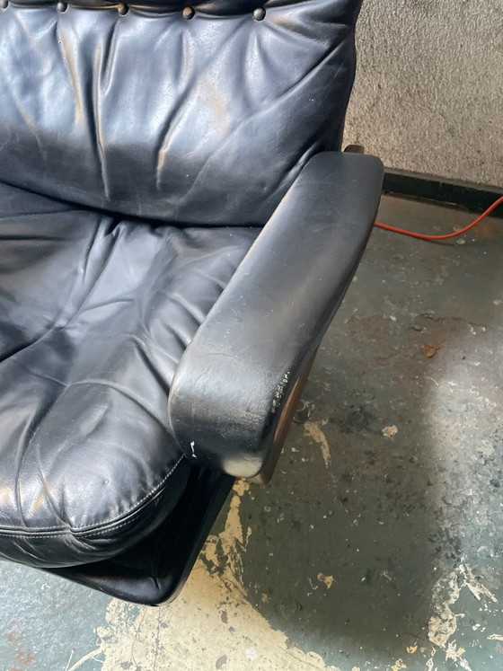 Fauteuil rétro avec accoudoirs en bois, Noir, Cuir, Métal (photo 2 sur 6)