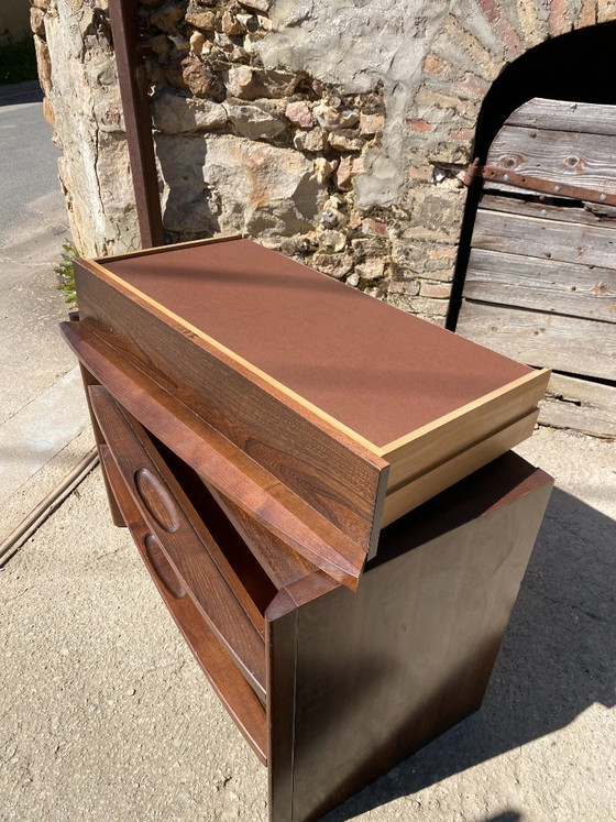 Image 1 of Vintage ladekast uit de jaren 70 van massief iepenhoutfineer met 3 lades.