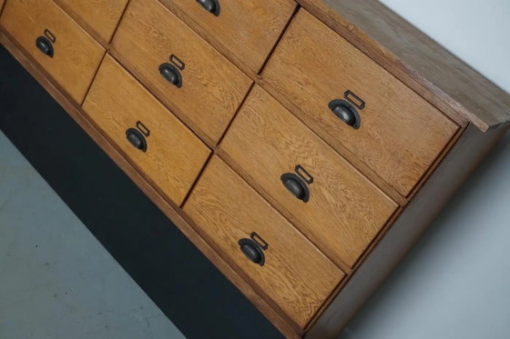 Image 1 of Grote vintage Nederlandse eiken winkelkast / dressoir, jaren 1950