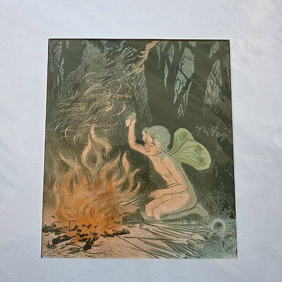 Image 1 of Antica litografia a colori raffigurante un elfo accanto a un falò, prima metà del XX secolo.